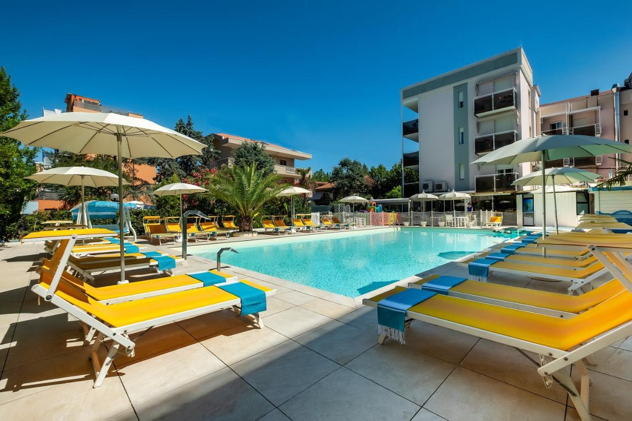 Hotel Tre Rose Riccione Extérieur photo