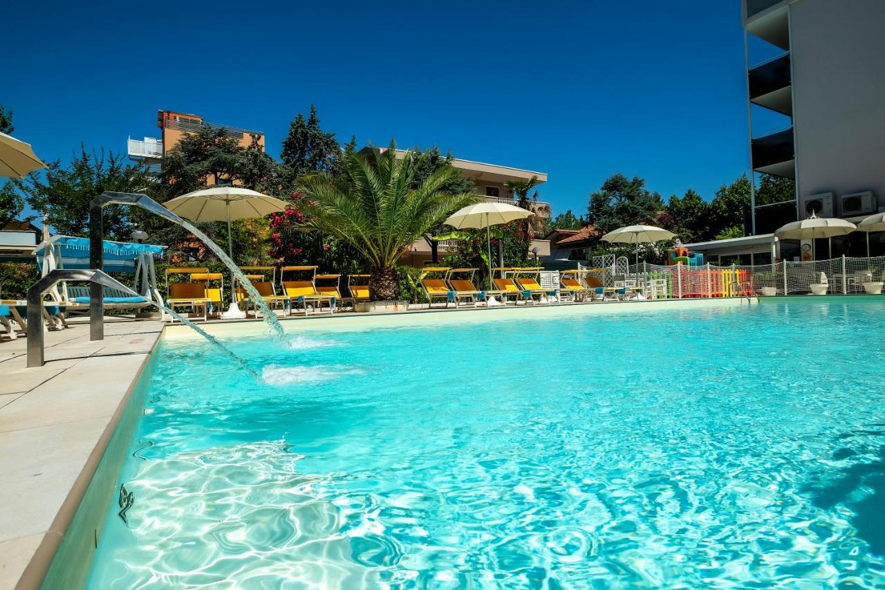 Hotel Tre Rose Riccione Extérieur photo
