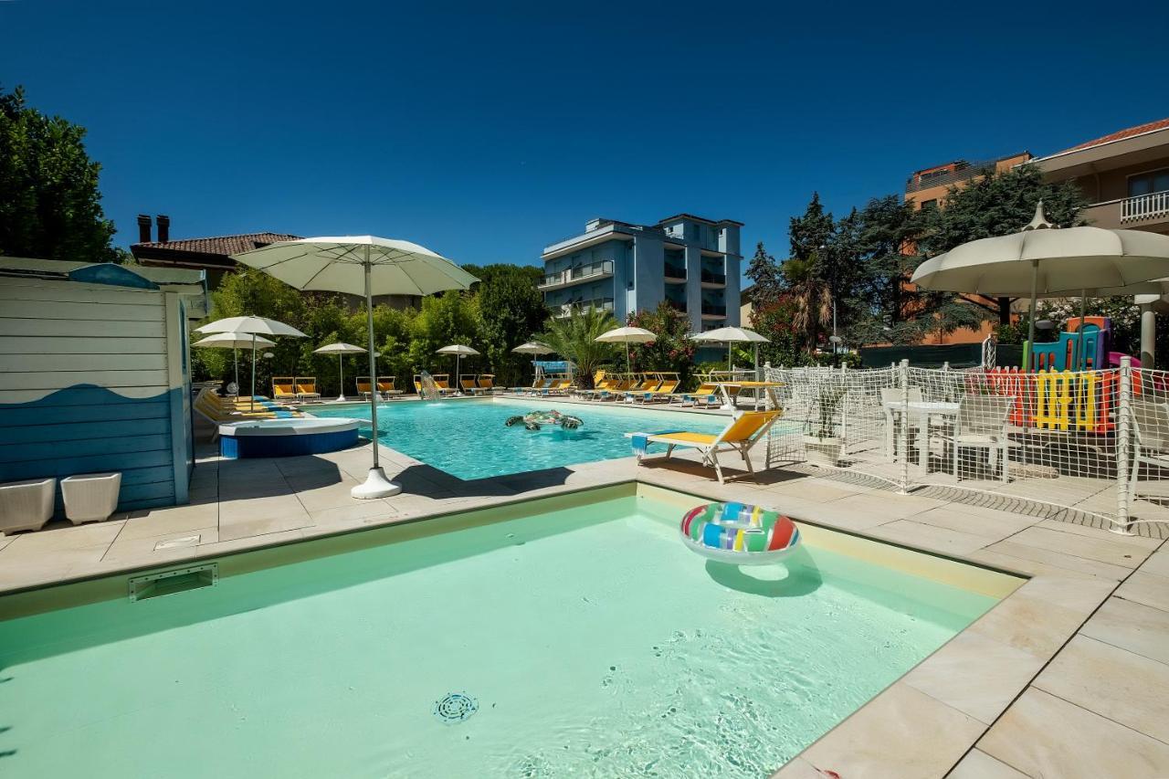Hotel Tre Rose Riccione Extérieur photo