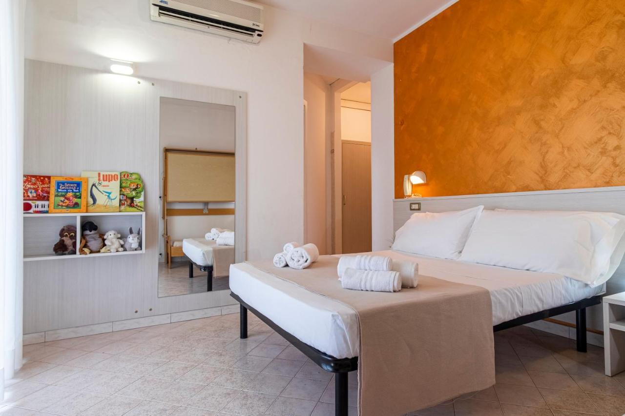 Hotel Tre Rose Riccione Extérieur photo