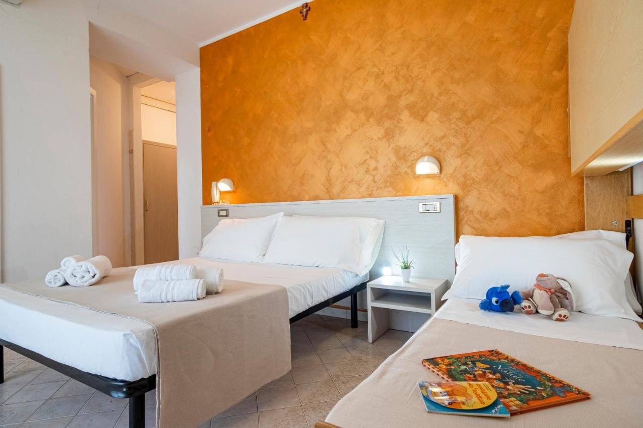 Hotel Tre Rose Riccione Extérieur photo