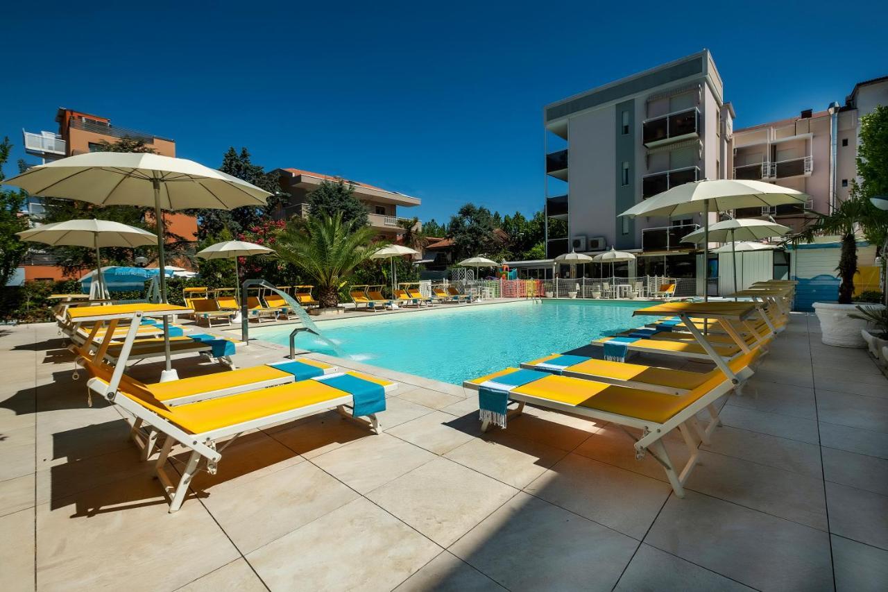 Hotel Tre Rose Riccione Extérieur photo