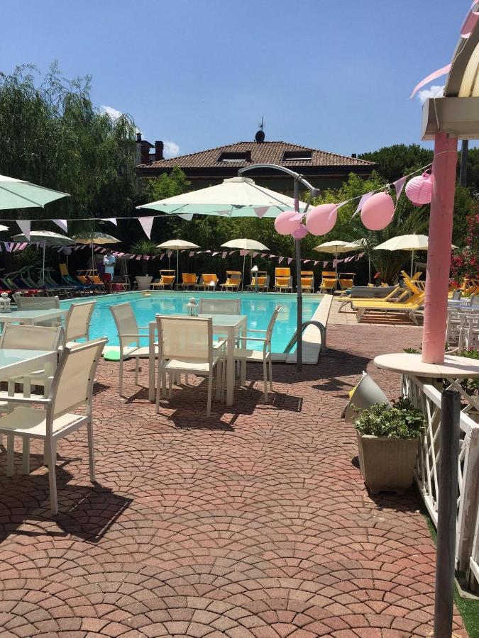 Hotel Tre Rose Riccione Extérieur photo