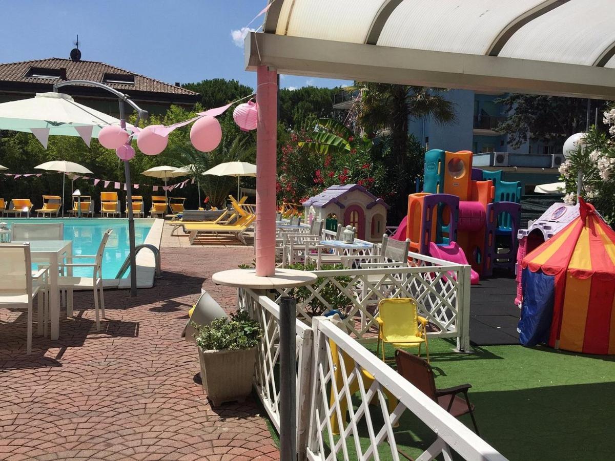 Hotel Tre Rose Riccione Extérieur photo