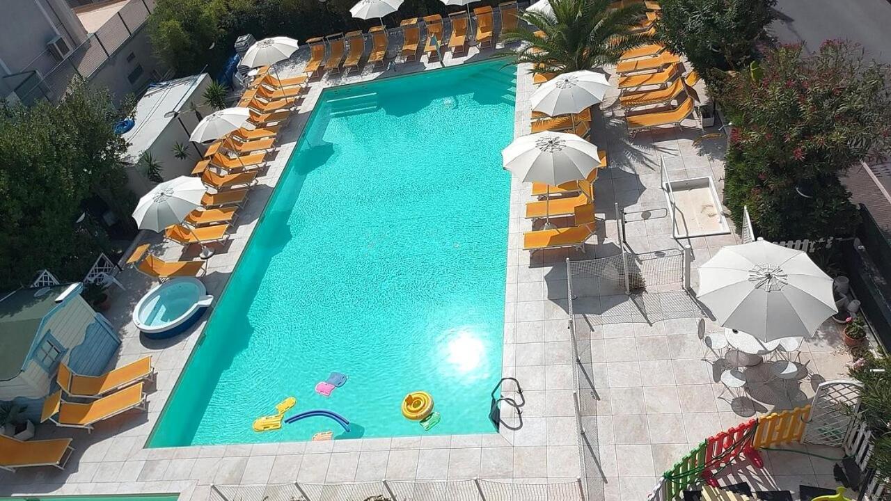 Hotel Tre Rose Riccione Extérieur photo