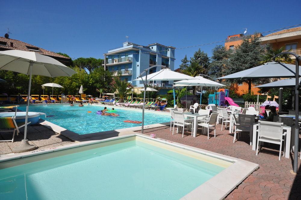 Hotel Tre Rose Riccione Extérieur photo