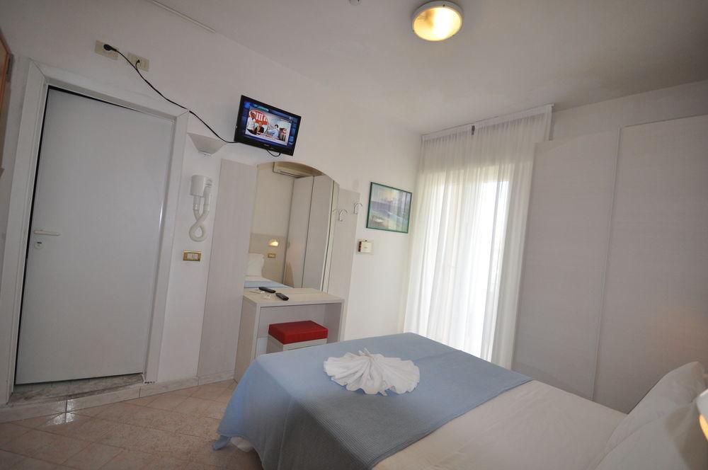 Hotel Tre Rose Riccione Extérieur photo
