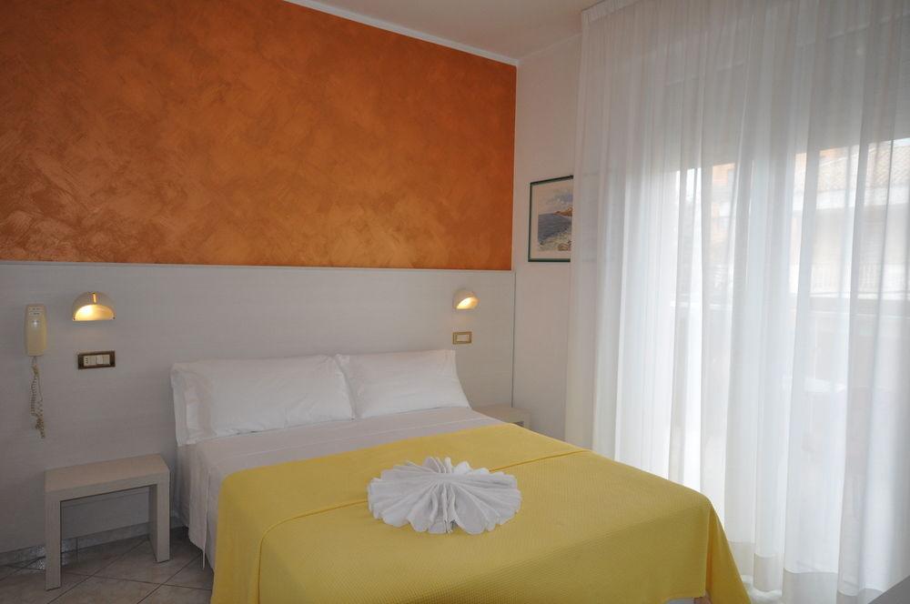 Hotel Tre Rose Riccione Extérieur photo
