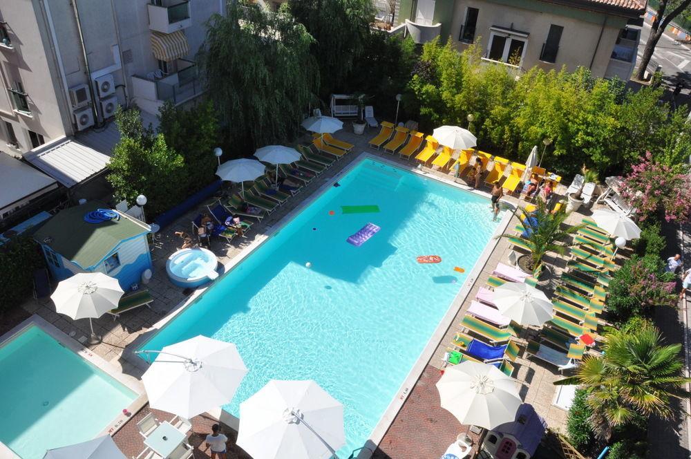 Hotel Tre Rose Riccione Extérieur photo