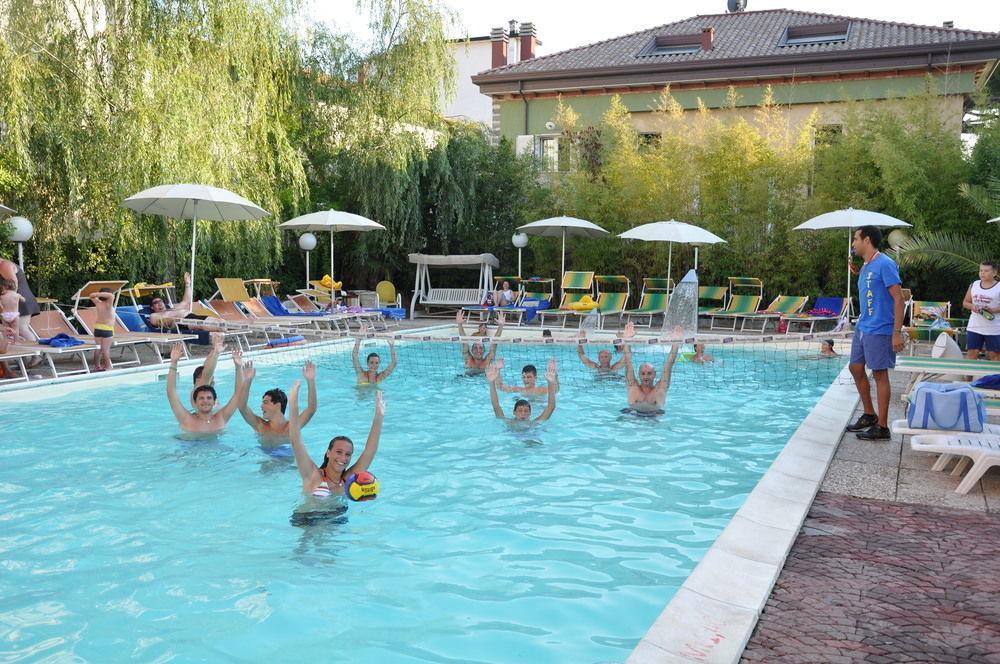 Hotel Tre Rose Riccione Extérieur photo