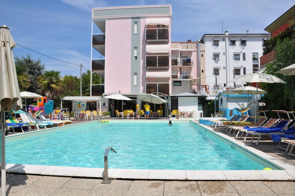 Hotel Tre Rose Riccione Extérieur photo