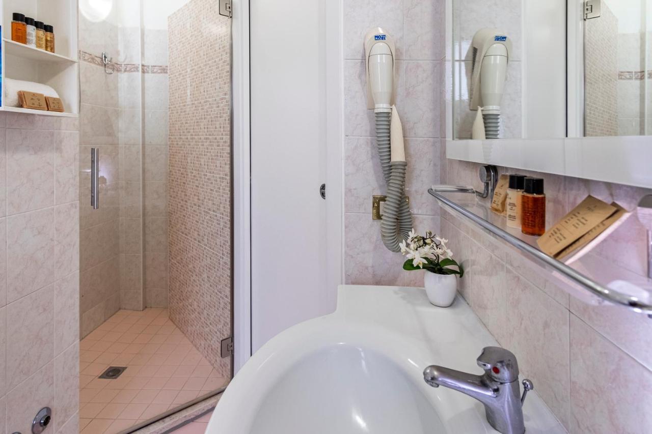 Hotel Tre Rose Riccione Extérieur photo