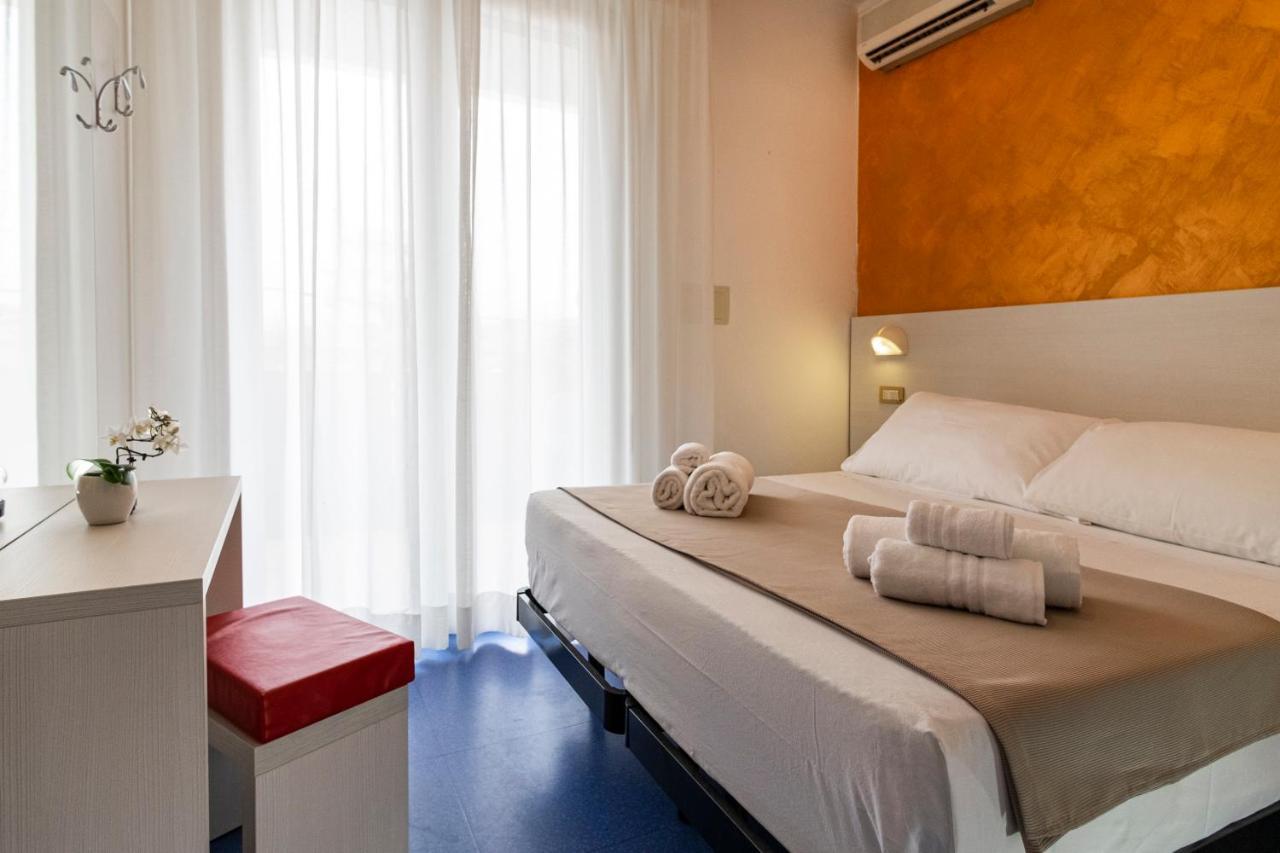 Hotel Tre Rose Riccione Extérieur photo